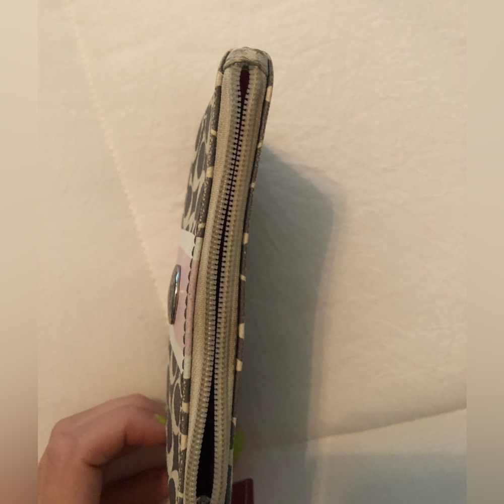 Coach Wristlet - Picture 10 of 10